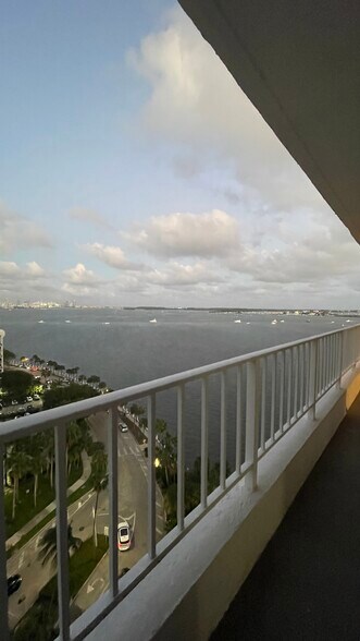 Building Photo - 200 SE 15th Rd