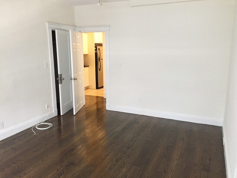 Building Photo - 74 Brainerd Rd