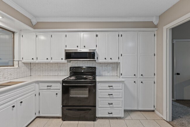 Building Photo - 5 Rocky Top Cove