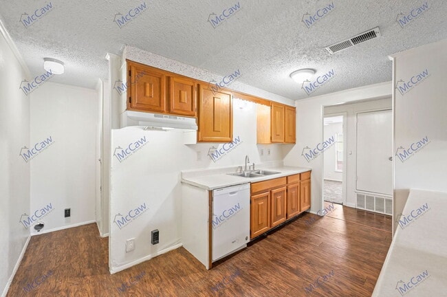 Building Photo - 14614 Seminole Dr