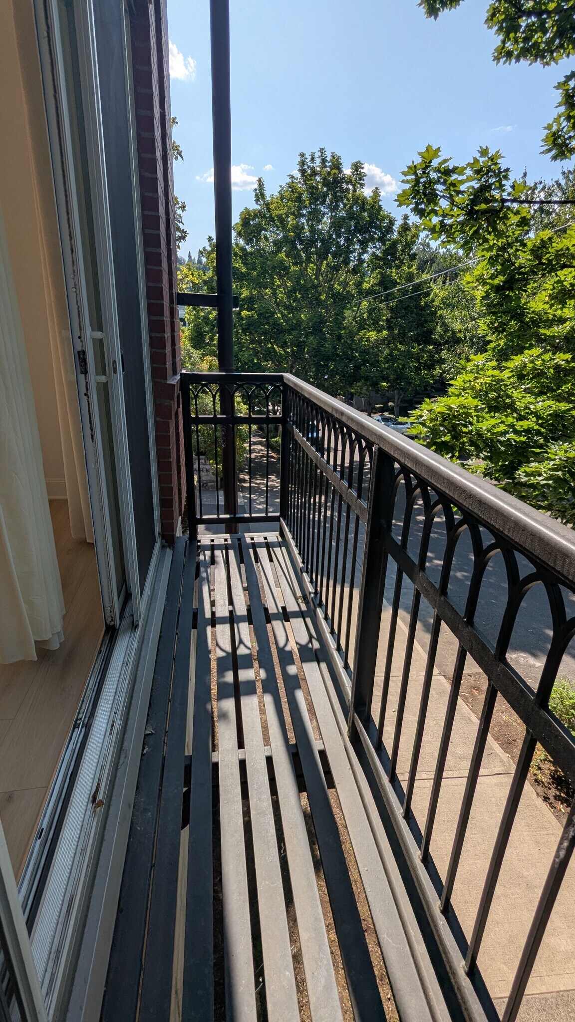 Smaller balcony - 196 SE Spokane St