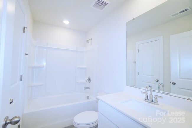 Building Photo - 221 Arden Dr