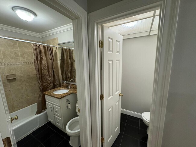 Building Photo - 38K Shrewsbury Green Dr