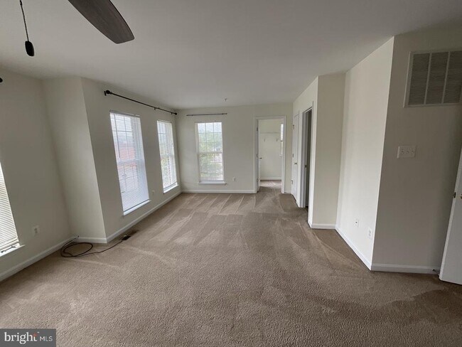 Building Photo - 117 Leather Fern Way