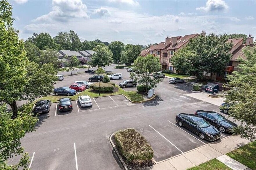 Building Photo - 2514 Sussex Ct