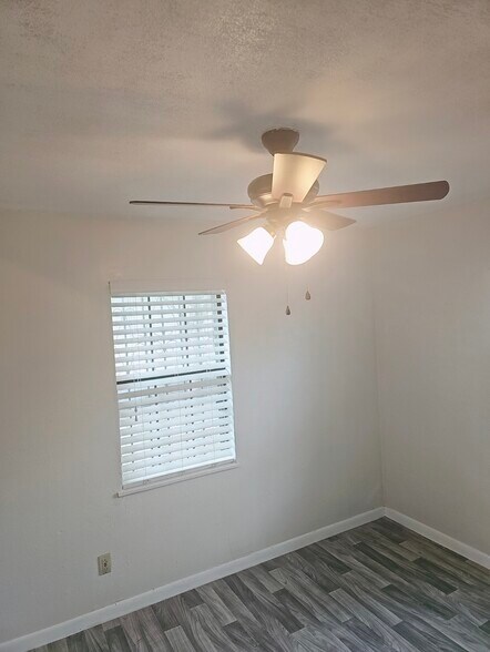 Building Photo - 1223 Santiago St