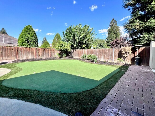 Building Photo - $3,700 Cole & Millbrook, 4 Bedroom House -...