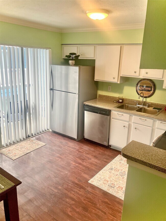 Building Photo - 3506 Cove View Blvd