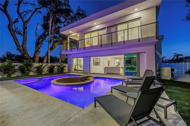 Building Photo - 2065 Goldenrod St