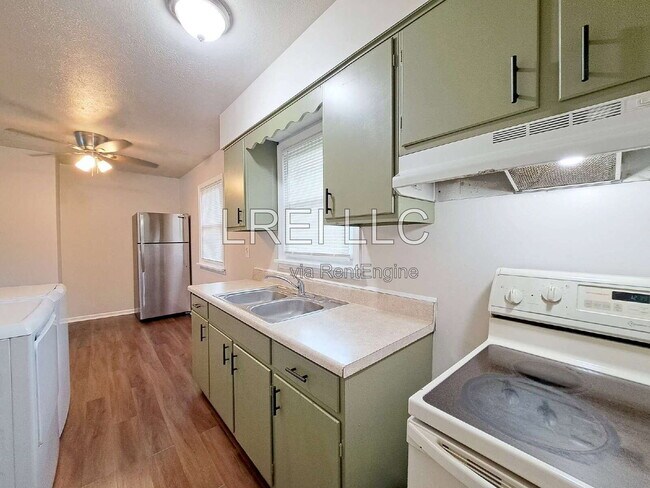 Building Photo - 5112 Valiant Dr