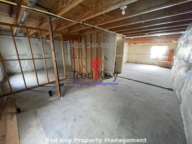 Building Photo - 80 E Single Family Home