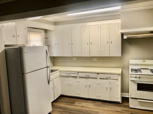 Building Photo - NEW PRICE & $300 OFF MOVE IN SPECIAL-CUTE SOUTH BOSSIER HOME-FRESH PAINT-NEW FLOORS-CLEAN