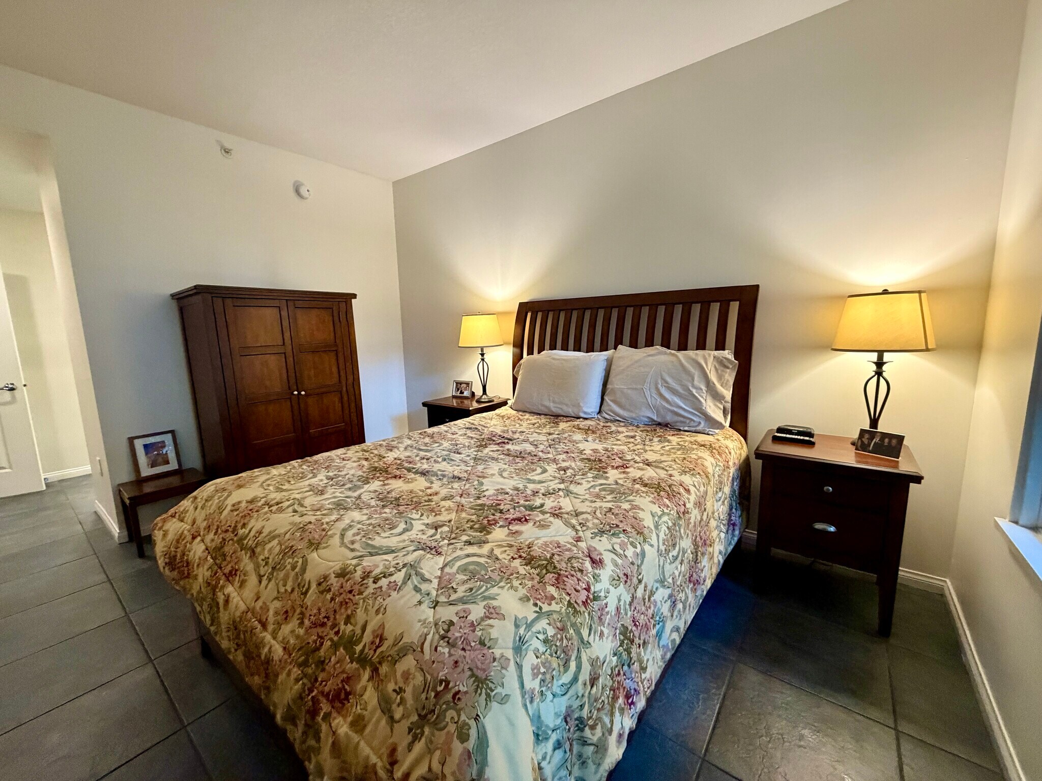 Building Photo - 850 Beech St