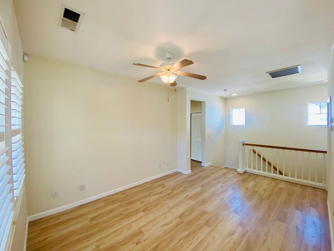 Building Photo - Gorgeous Townhouse with Attached Single-Ca...
