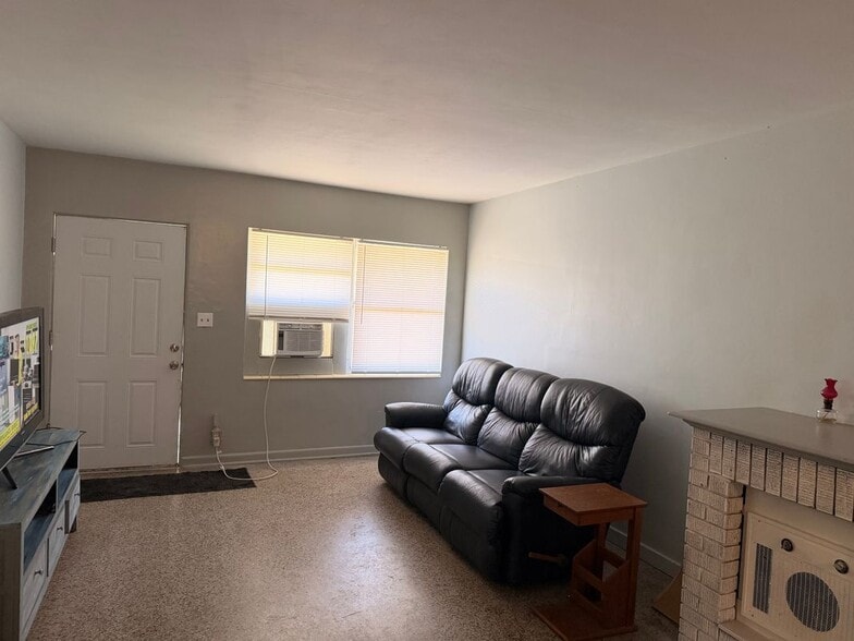 Building Photo - 602 Josephine St