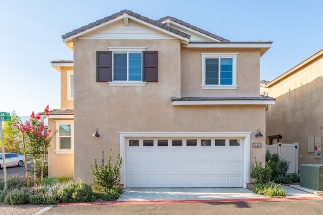 Building Photo - Beautiful 4-Bedroom Home in the Gated Citrus at Summit Community