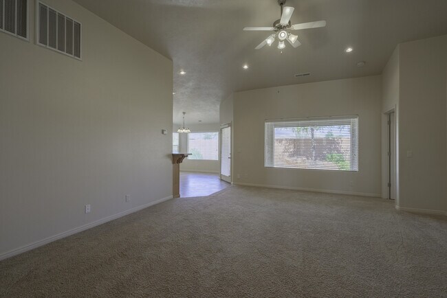 Building Photo - 4 Bedroom in Amber Estates - New LVP Floor...