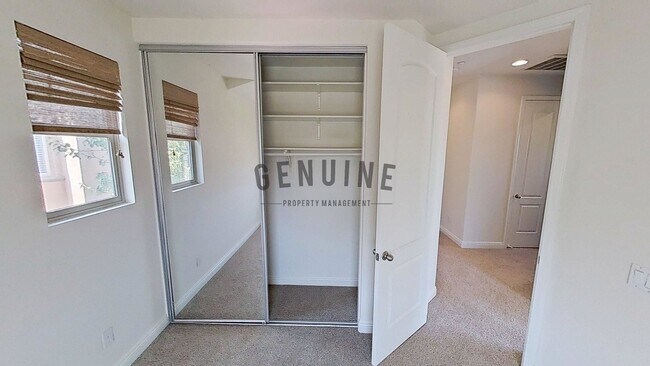 Building Photo - Spacious 3Bd 2.5Ba 2 Story Home w/ Fabulou...