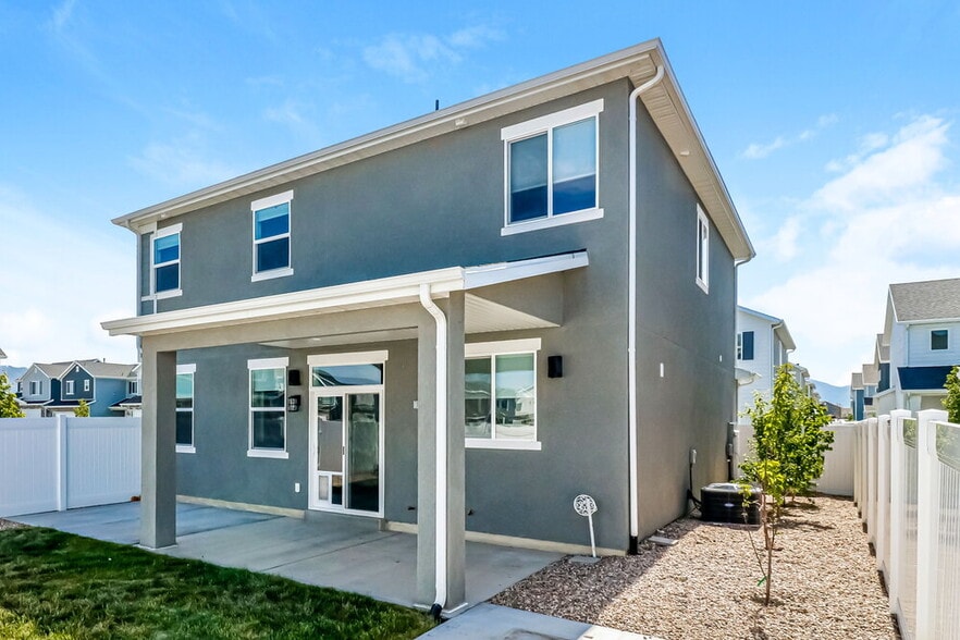 Building Photo - 1611 W Parkview Dr