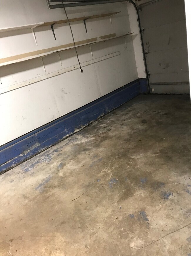 Building Photo - 1320 S Crane St