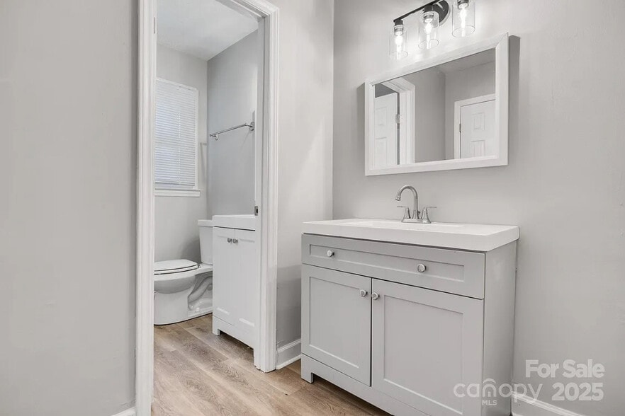 Building Photo - Room in House on Bilmark Ave