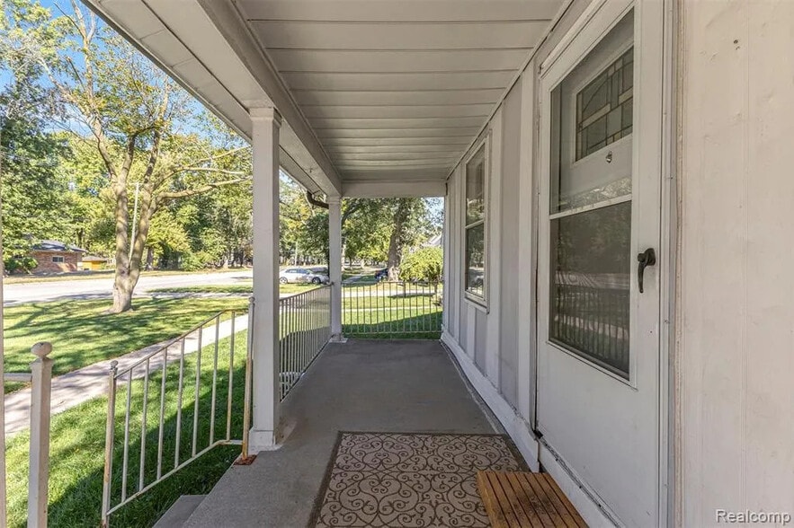 Building Photo - 3369 Pelham St