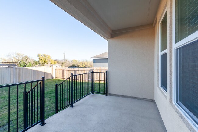 Building Photo - 3 Bedroom Plus Study and 3 car garage!