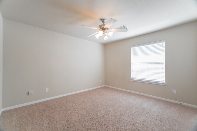 Building Photo - 139 S Rocky Point Cir