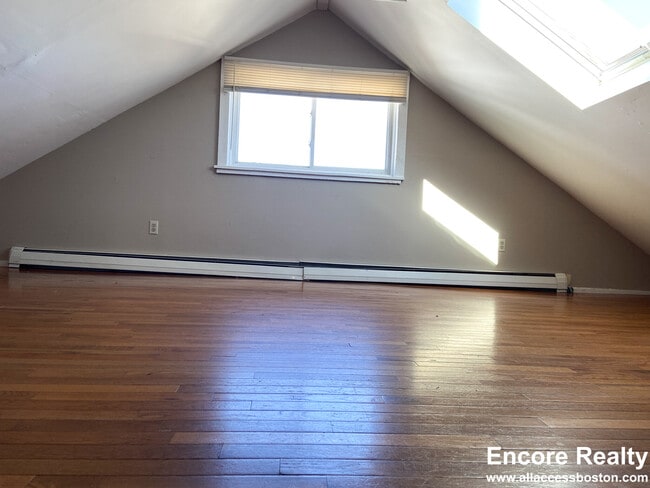 Building Photo - 8-8 Sunset St