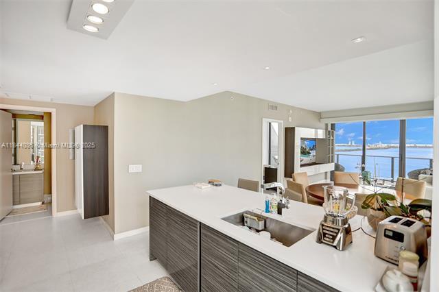 Building Photo - 460 NE 28th St