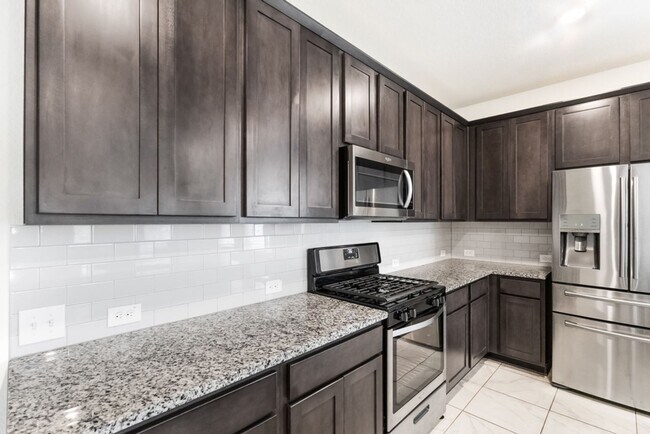 Building Photo - A rare true dual-suite floorplan in Alamo Ranch — two private en-suite bedrooms, single-story liv...