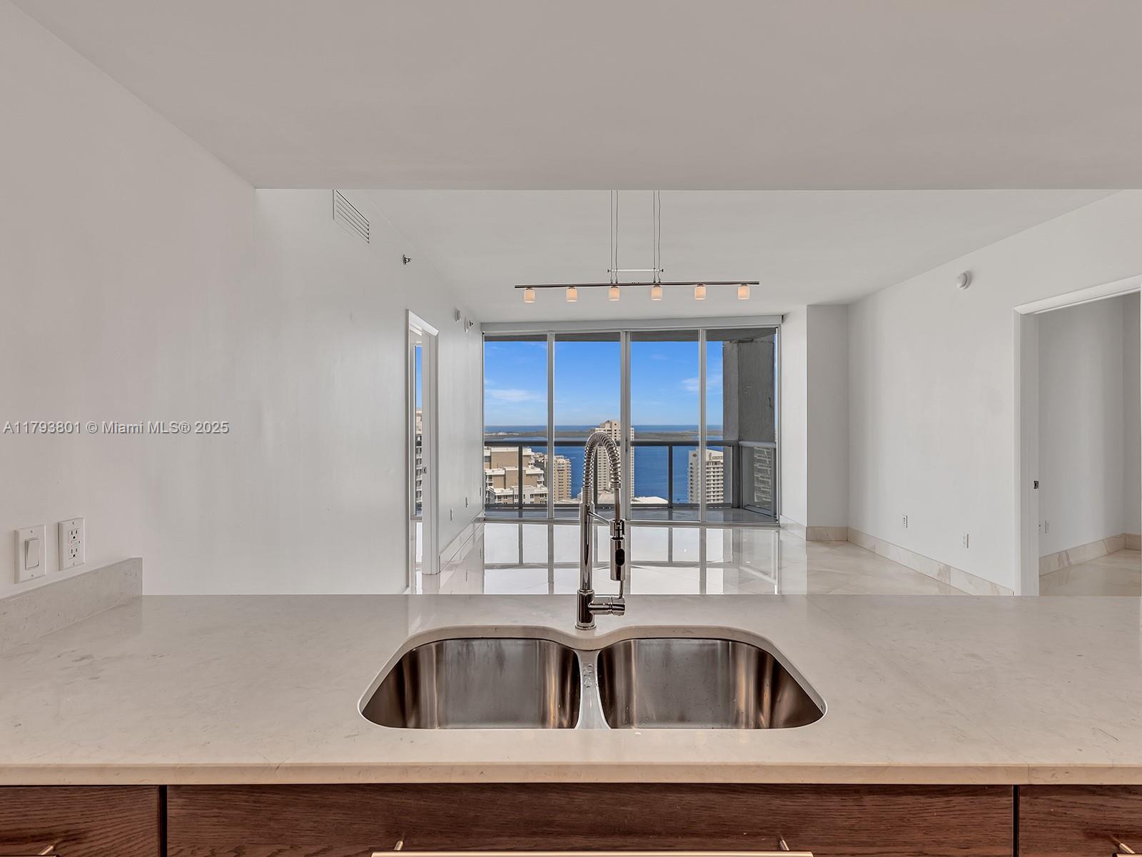 Building Photo - 475 Brickell Ave