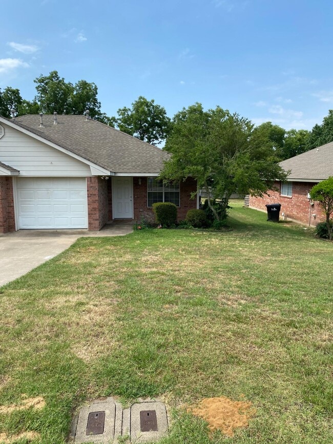 Building Photo - 2918 W Parnell St