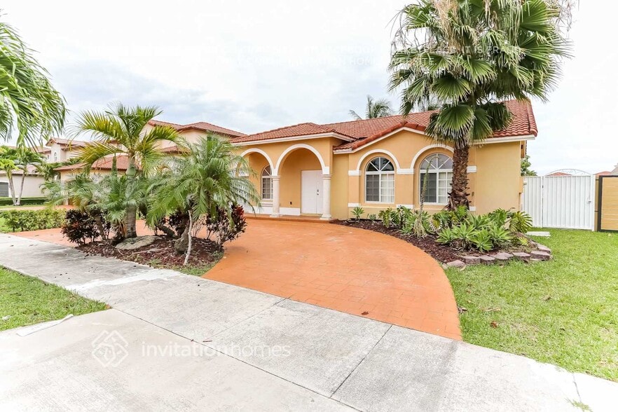 Building Photo - 5851 SW 163rd Pl