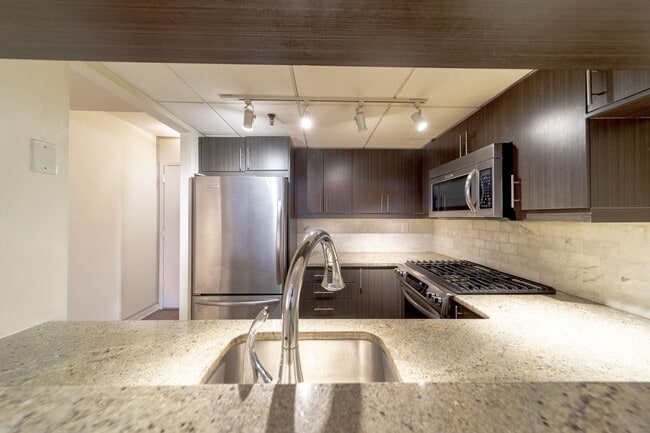 Building Photo - 357 Varick St