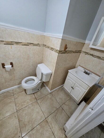 Building Photo - 588 S 10th St