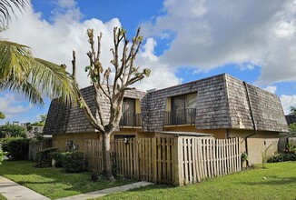 Building Photo - 262 Woodland Rd