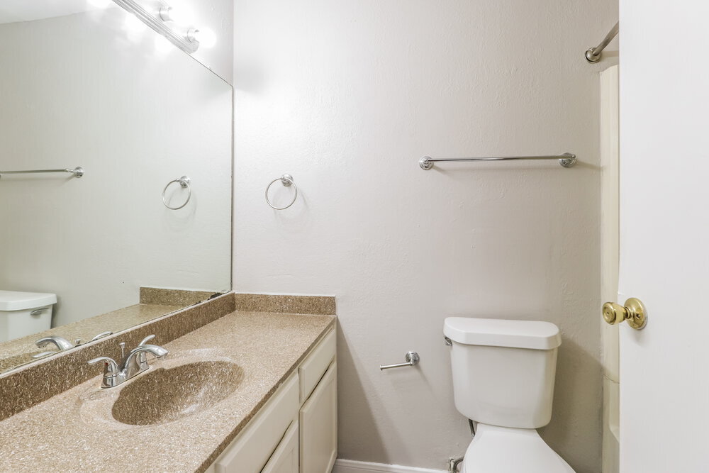 Building Photo - 2703 Wood River Rd