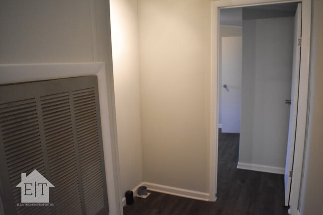 Building Photo - 38 Rolandale Ln