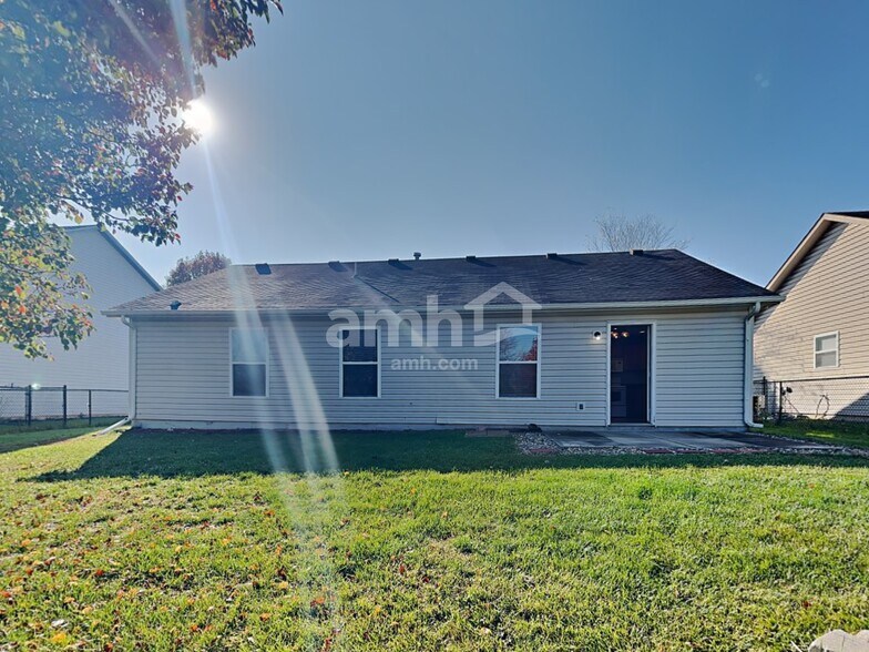 Building Photo - 8110 Red Barn Ct