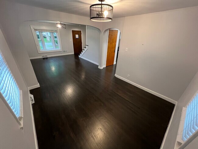 Building Photo - 17 N Iowa Ave