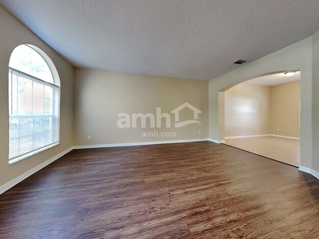 Building Photo - 2065 Home Again Rd