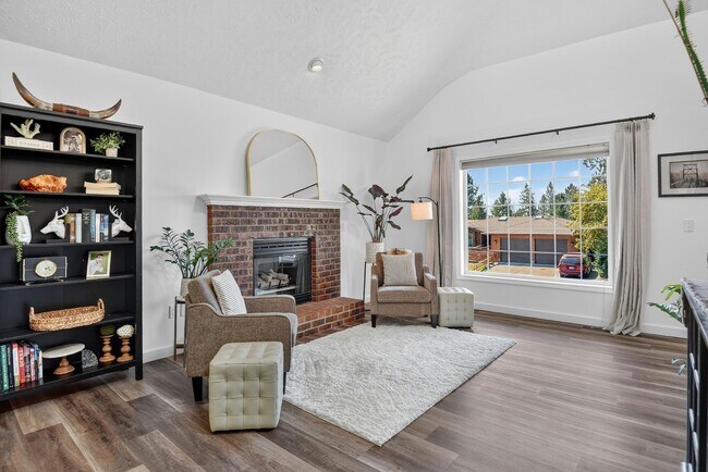 Building Photo - 10108 N Seminole Dr