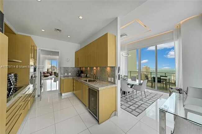 Building Photo - 900 Brickell Key Blvd