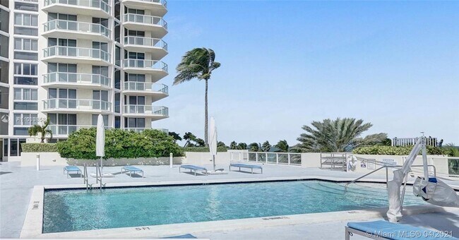 Building Photo - 7330 Ocean Terrace