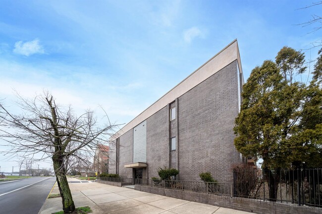 Building Photo - 1001 Avenue C