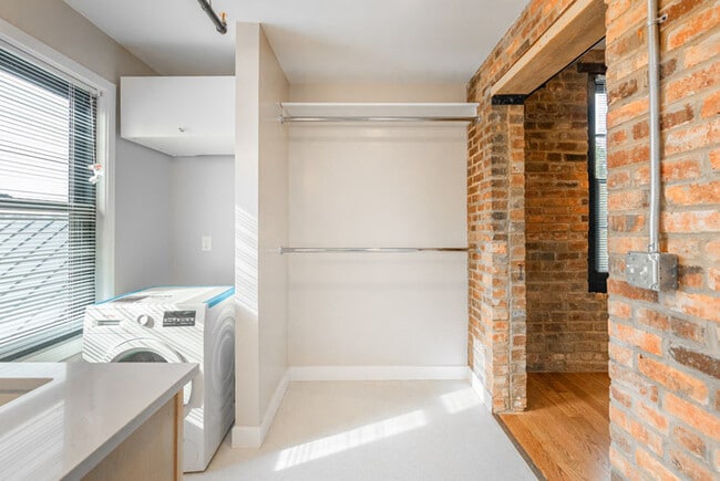 Building Photo - 225 Old South High St