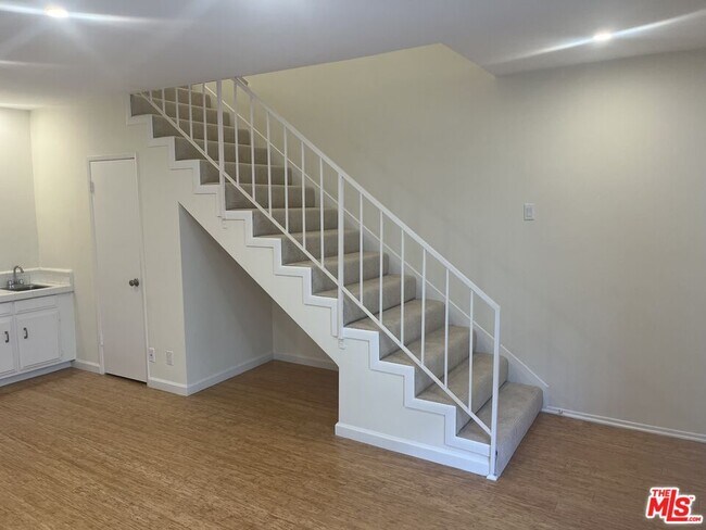 Building Photo - 11937 Darlington Ave