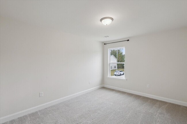 Building Photo - $500 RENT CREDIT | AVAILABLE NOW! (Small Pets Only)