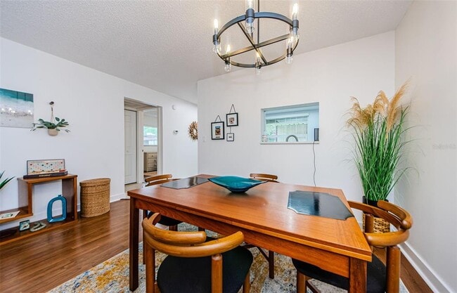 Building Photo - 601 N Hercules Ave